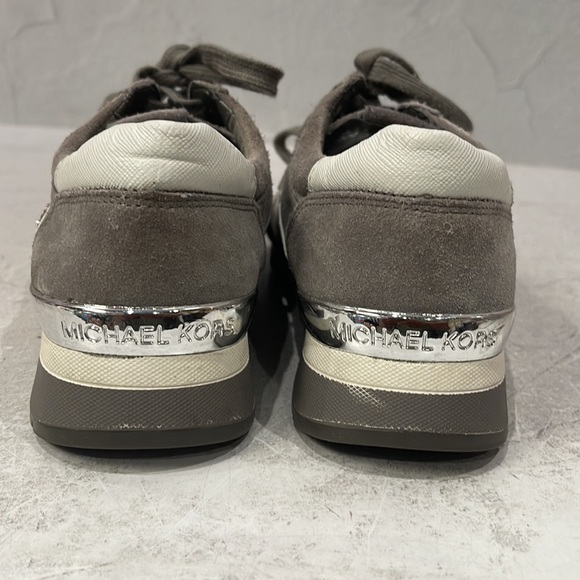 Michael Kore sneakers 👟👟👟 - Picture 2 of 5